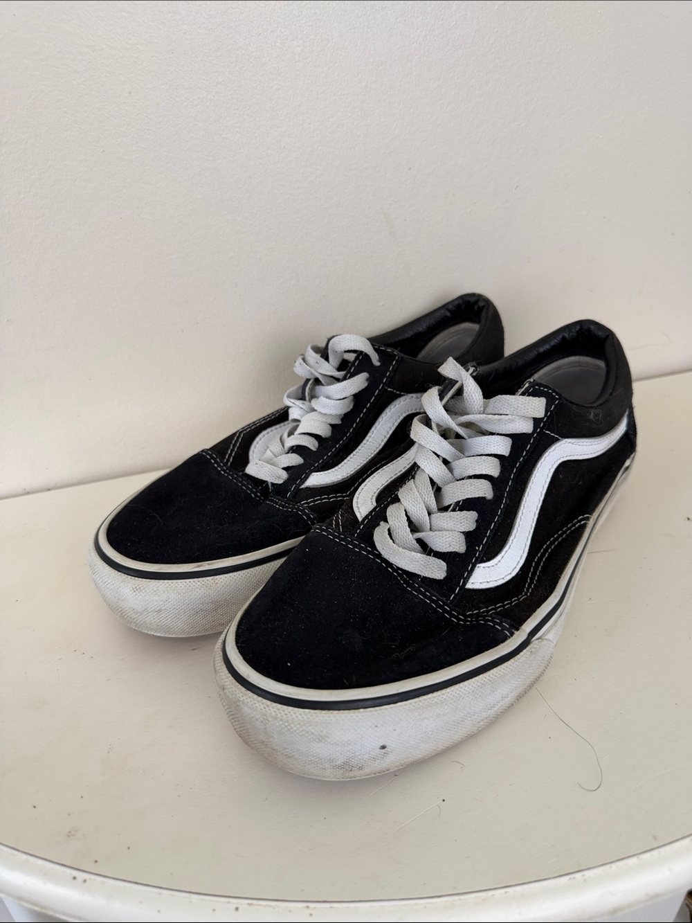 (2396) Vans Black and White Old Skool Sneakers, Size: 7.5